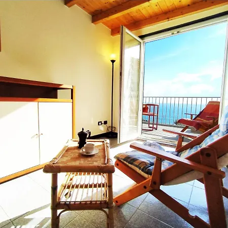 Monia House Sea View *