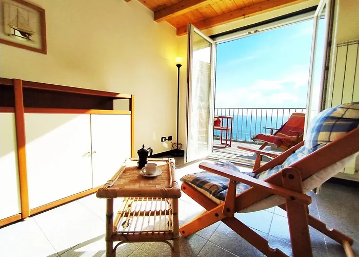 Monia House Sea View *