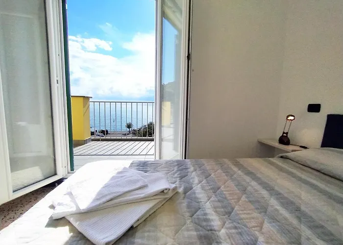 Monia House Sea View 레반토