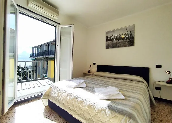 Monia House Sea View * 레반토